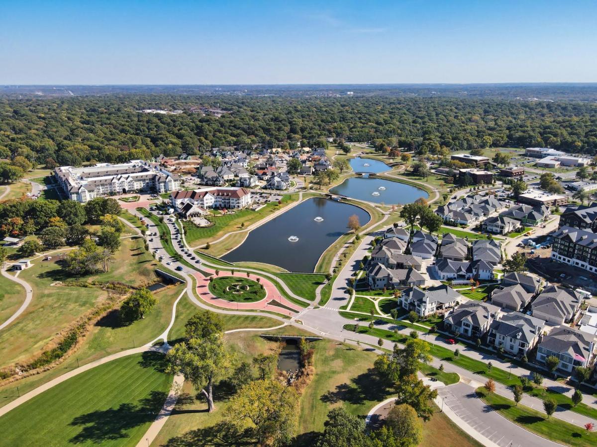 The Inn At Meadowbrook Overland Park Exteriör bild